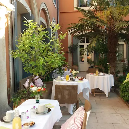 Belle Au Coeur De ,petit Déjeuner, Jardin Et Bassin