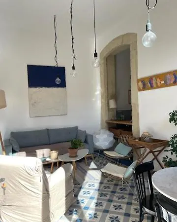 فندق مبيت وإفطار Belle Au Coeur De ,petit Dejeuner, Jardin Et Bassin مونبيلييه