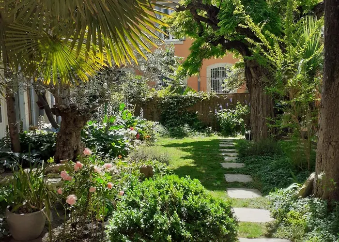 Belle Au Coeur De ,petit Déjeuner, Jardin Et Bassin Montpellier