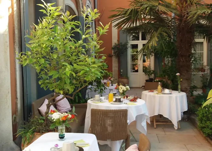 Belle Au Coeur De ,petit Déjeuner, Jardin Et Bassin